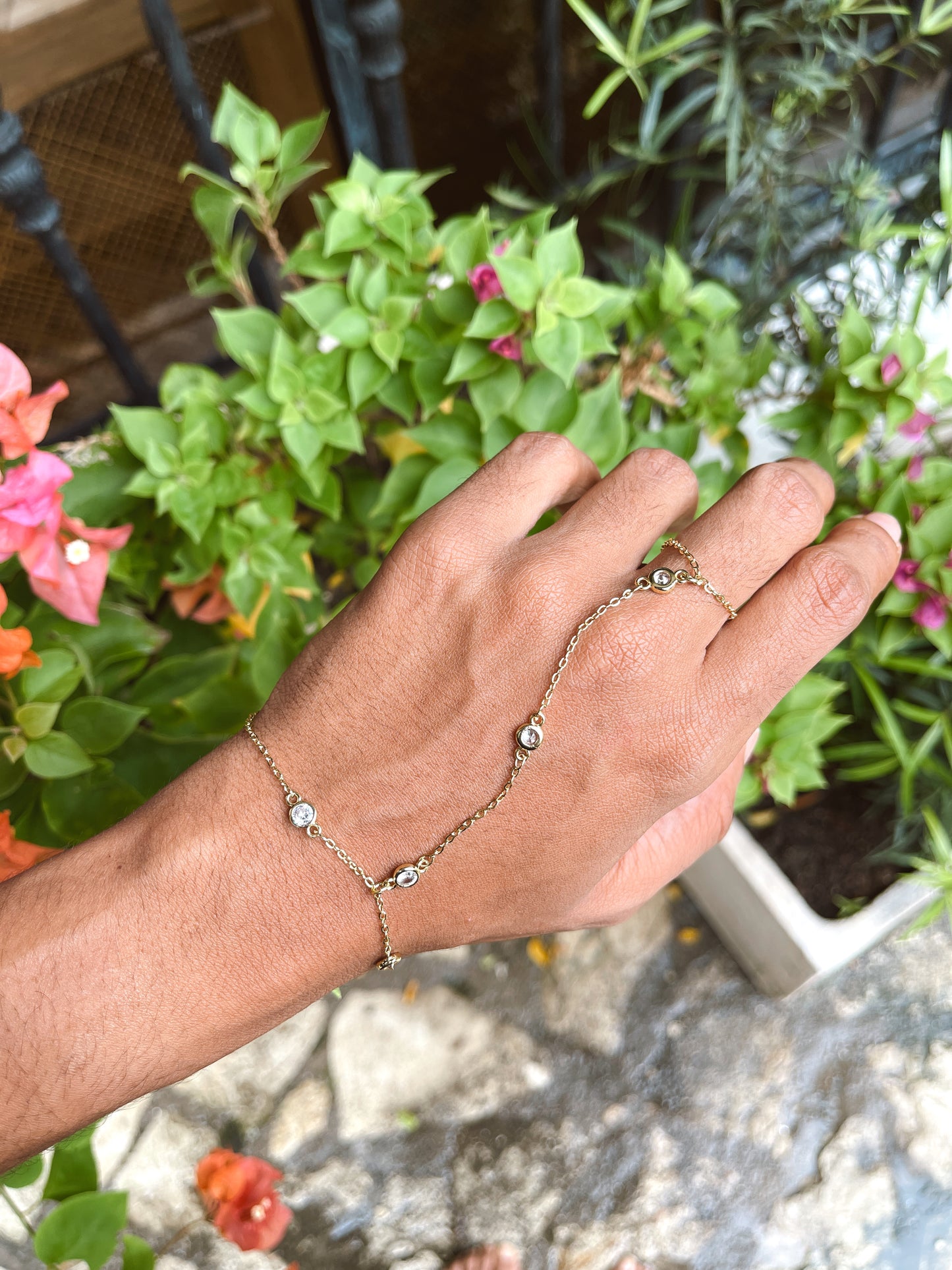 Bezel HandChain
