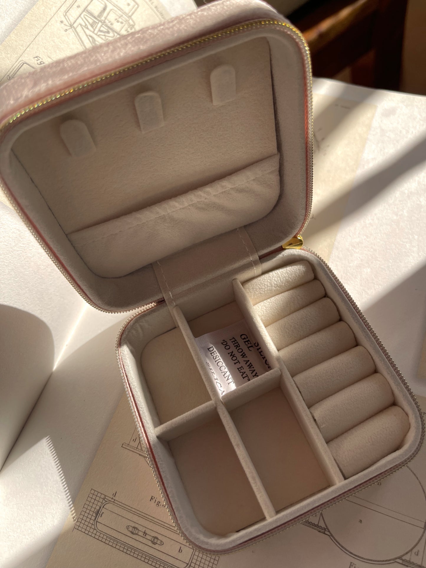 Velvet Travel Jewelry Box — Pink